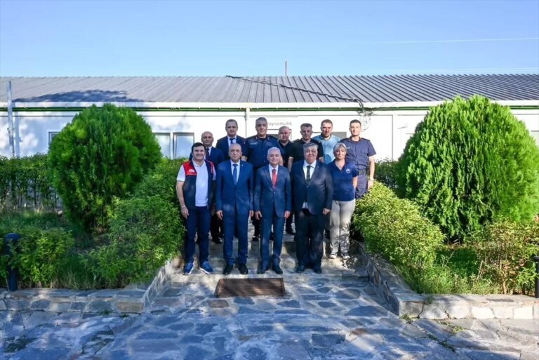 vali-ugur-turan-hayvancilik-isletmelerini-ziyaret-etti-YaFkIykP.jpg
