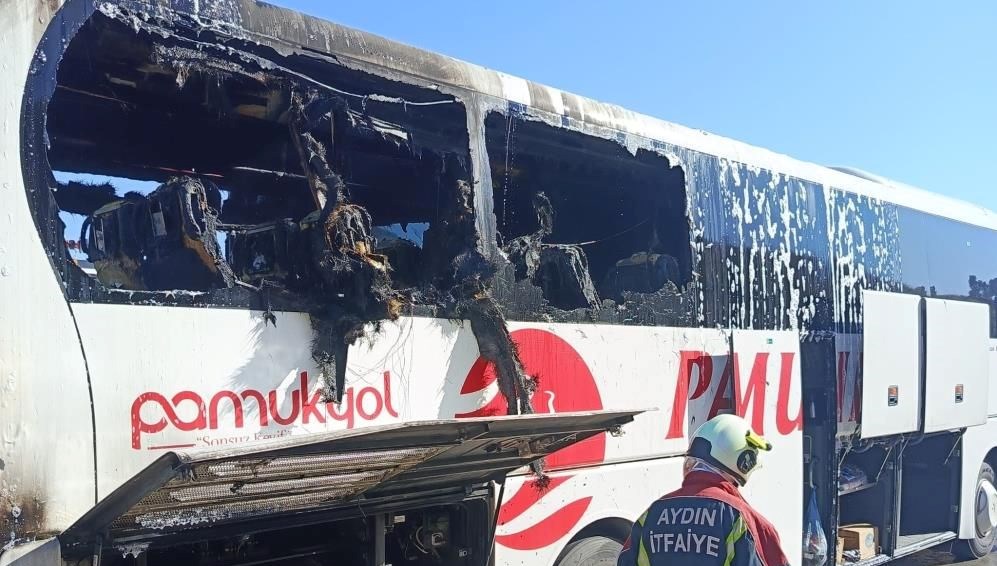 aydinda yolcu otobusunde yangin JQjaIKgl