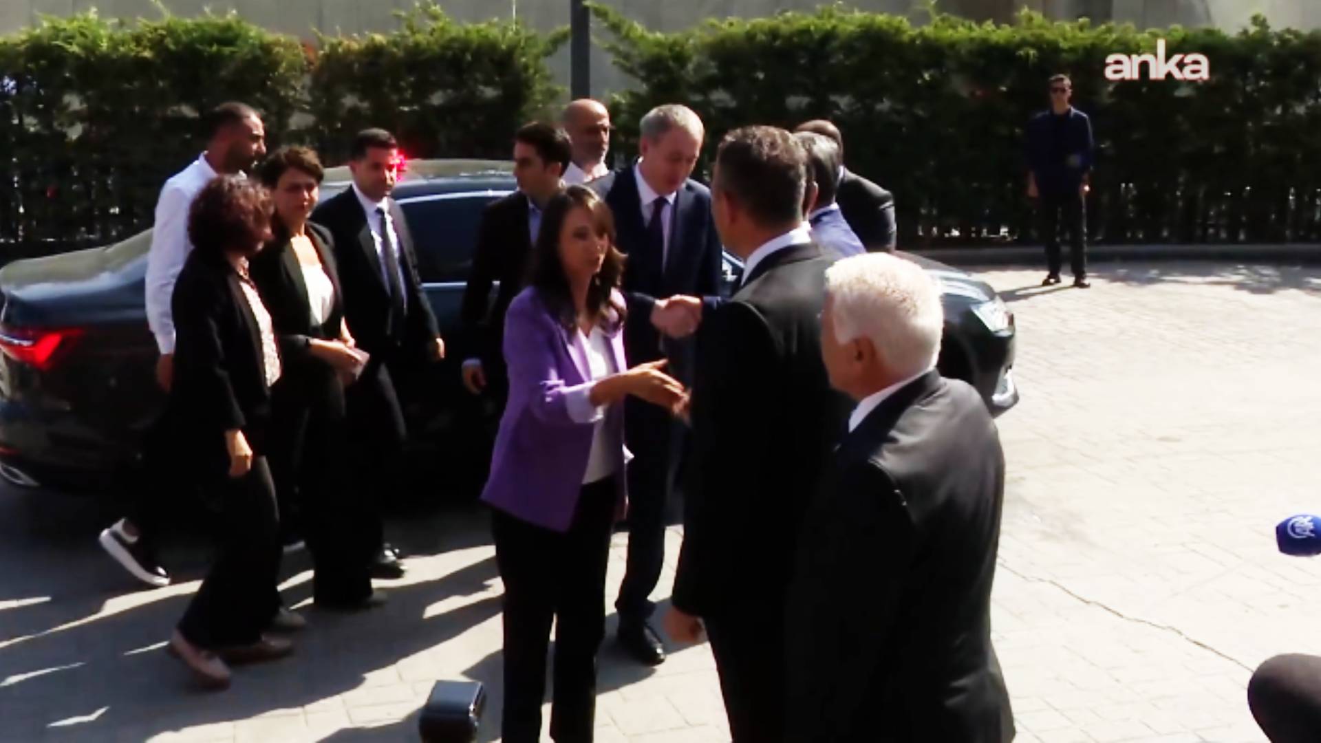 dem parti es genel baskanlarindan ozele destek ziyareti eski istanbul il baskanligina gittiler PPmPVYti