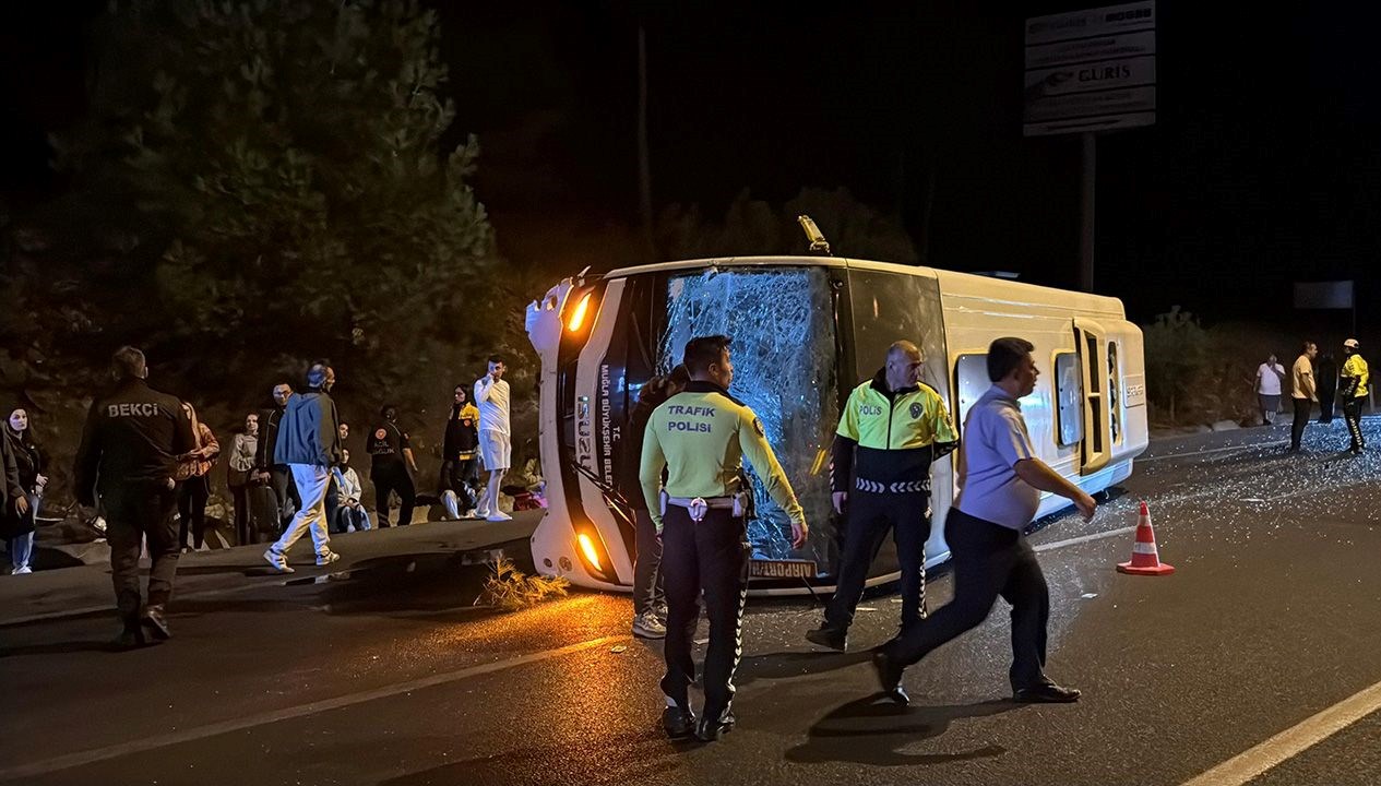 havalimani otobusu devrildi 5 yarali K1XSzInJ