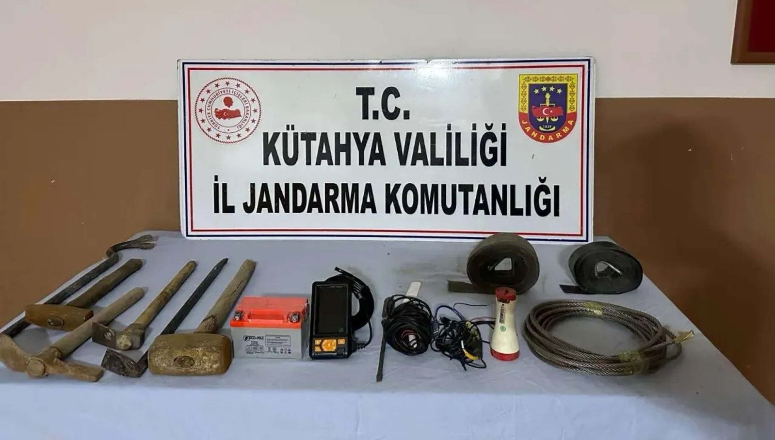 kutahyada kacak tarihi eser kazisi 6 supheli gozaltina alindi TRKYFKDJ