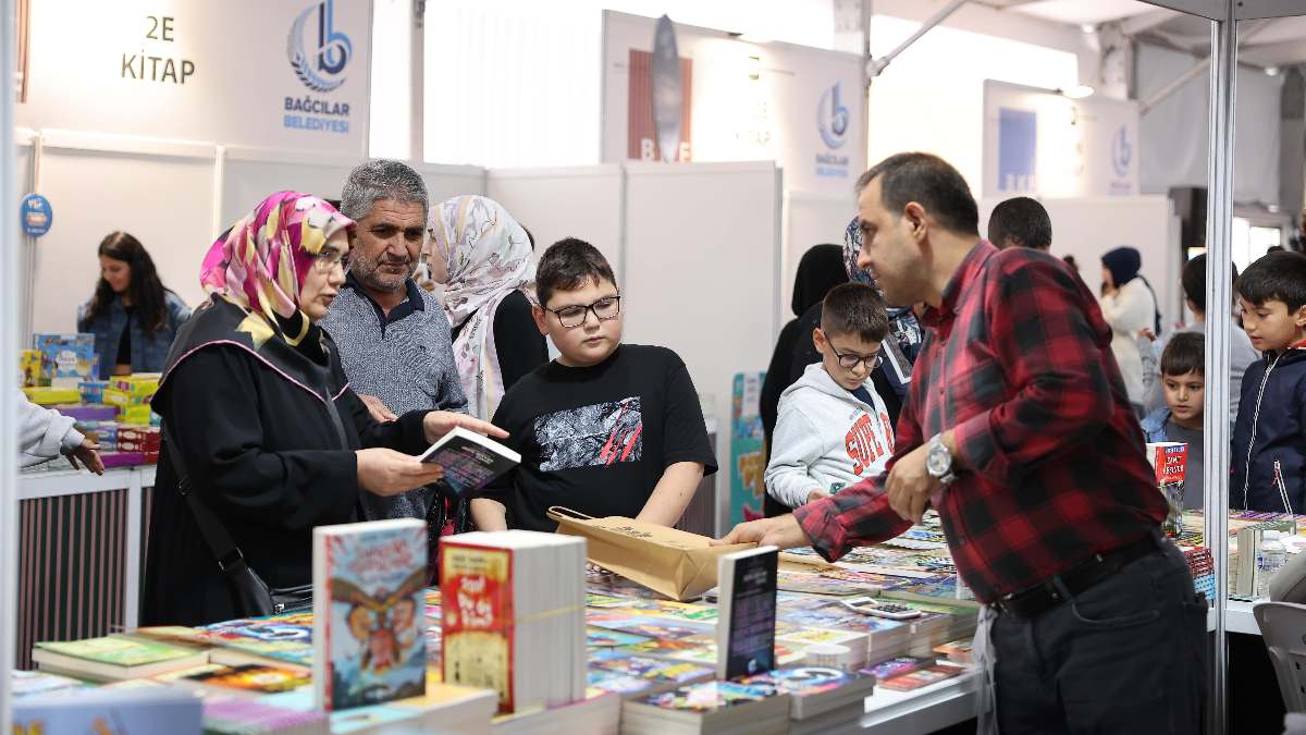 4 bagcilar kitap fuarina yogun ilgi kendi rekorunu tazeledi zELNcKmO