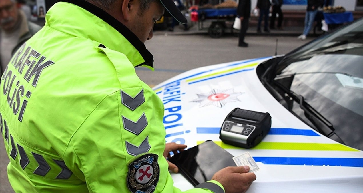 15 bin lira odemeden trafige cikan yandi hem para hem de trafikten men cezasi uygulanacak vFqGQnsk.jpg