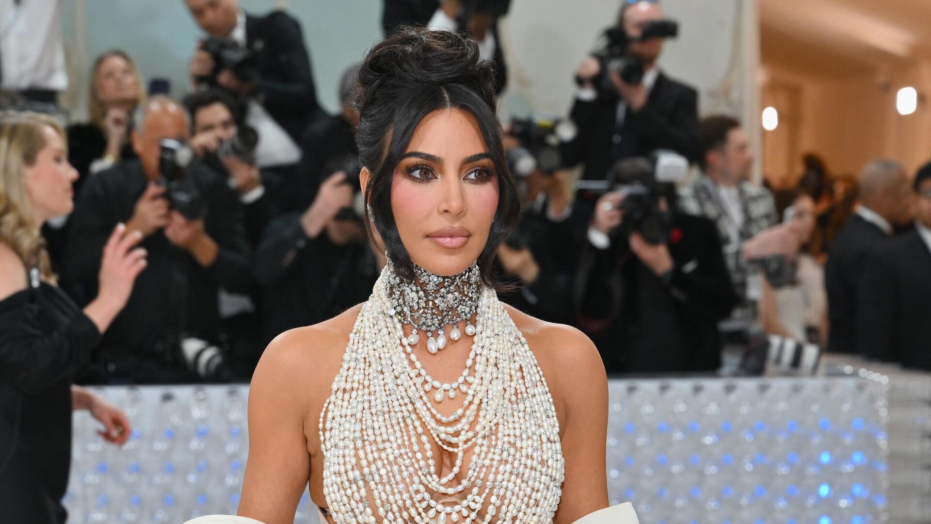 kim kardashian aya inis sahteydi demisti nasadan yanit geldi 8Yjt2KF9.jpg