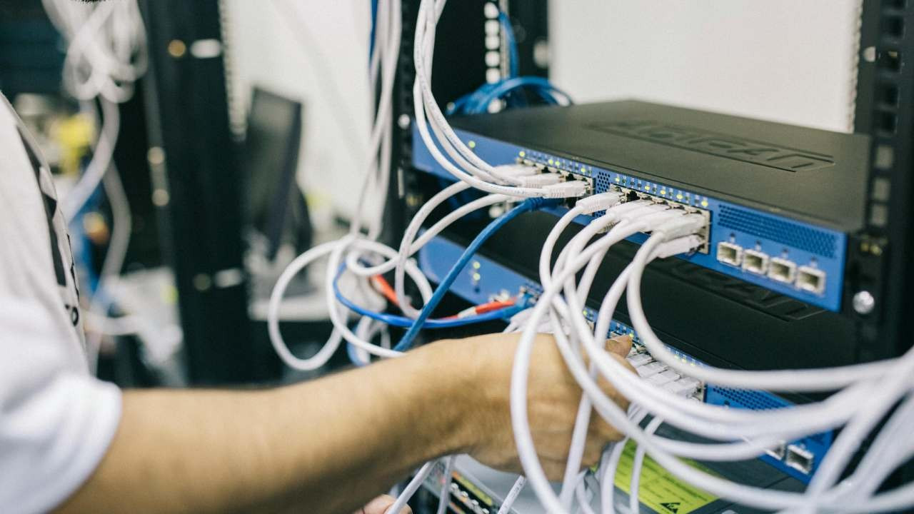 teknoloji devi yil sonuna kadar binlerce kisiyi isten cikaracak GhUSUqwL.jpg