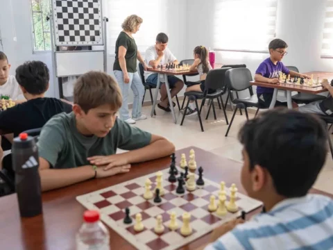Izmir bornovada yaz tatili uretime donustu IYH1Z3jZ