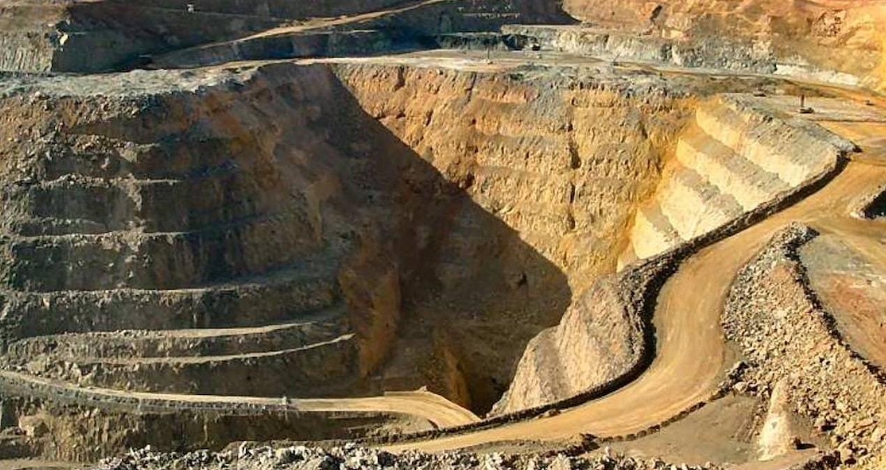Kitanin en buyuk madeni aciliyor tam 159 milyon ton U7OFba4M