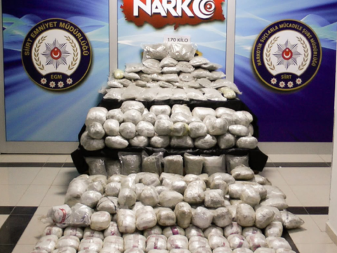 Siirtte durdurulan tirda 170 kilogram kubar esrar yakalandi aWVDhdAn