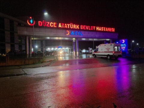 Tarladan donen iscileri tasiyan patpat devrildi 3 yarali piShrm8y